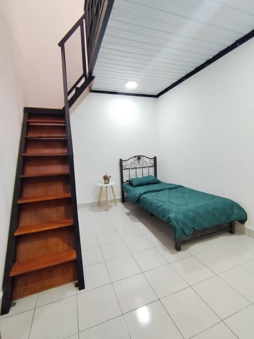 Orked Homestay Seri Iskandar Exterior photo